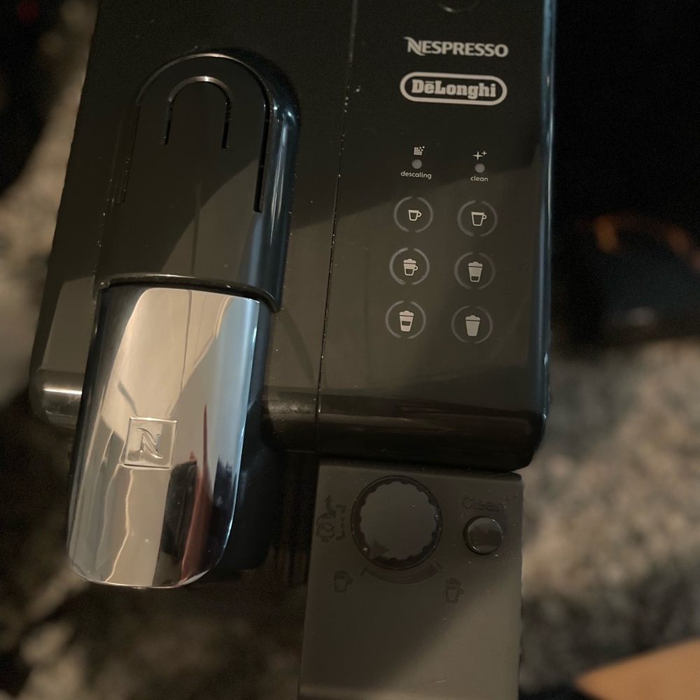 2018 gently used ‎Lattissima Touch Single Serve Espresso Machine by Nespresso